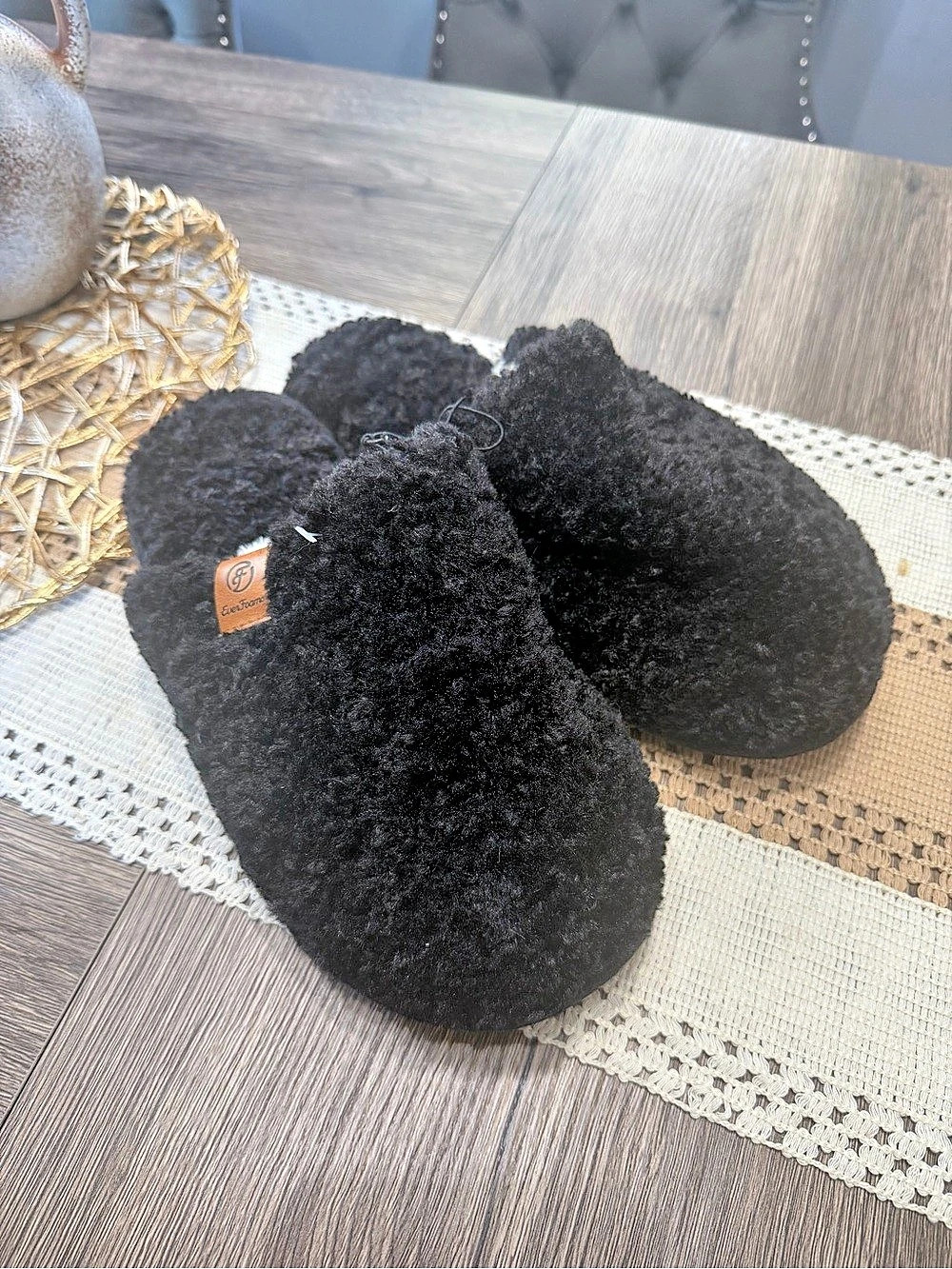 Dearfoams Plush Black Slippers Like New
